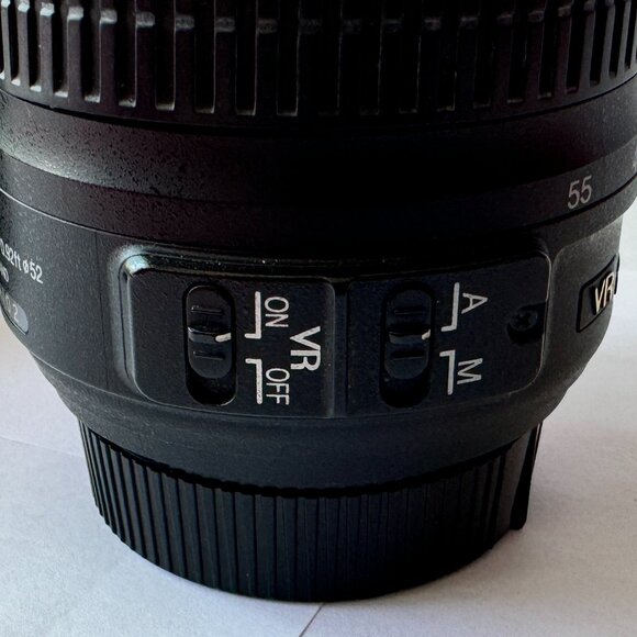 Nikon AF-S DX Nikkor 18-55mm f/3.5-5.6G VR Lens with Pouch – Excellent Condition - Picture 4 of 6